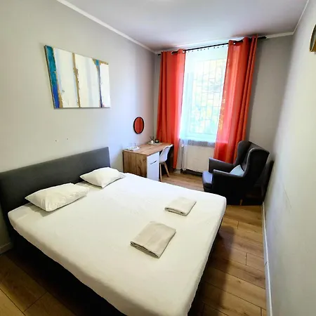 Pini - Przytulne W Centrum Krakowa Hostel