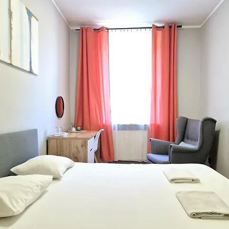 Hostel Pini - Przytulne W Centrum Krakowa