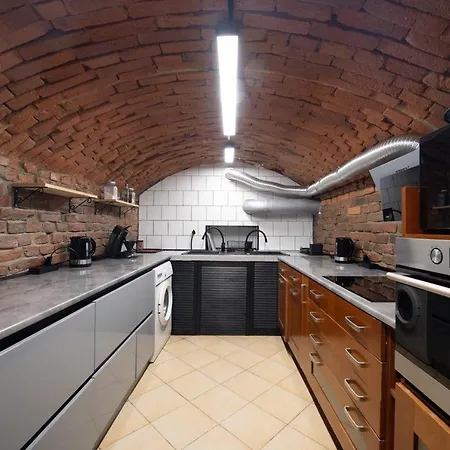 Hostel Pini - Przytulne W Centrum Krakowa *